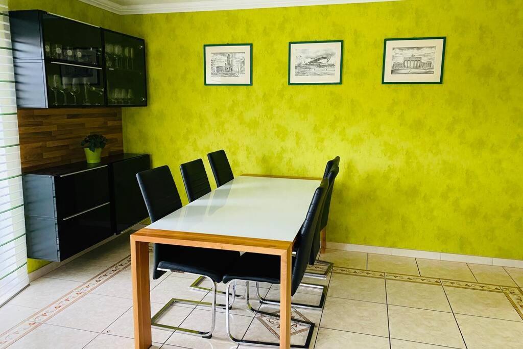 Grosses 4 Zimmer Apartment Naehe Messe ฮันโนเวอร์ ภายนอก รูปภาพ