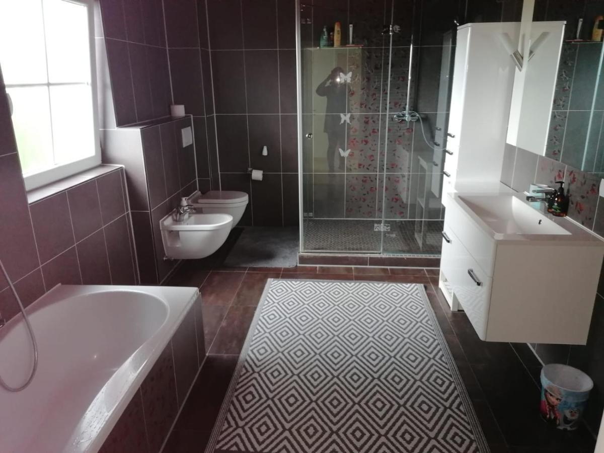 Grosses 4 Zimmer Apartment Naehe Messe ฮันโนเวอร์ ภายนอก รูปภาพ
